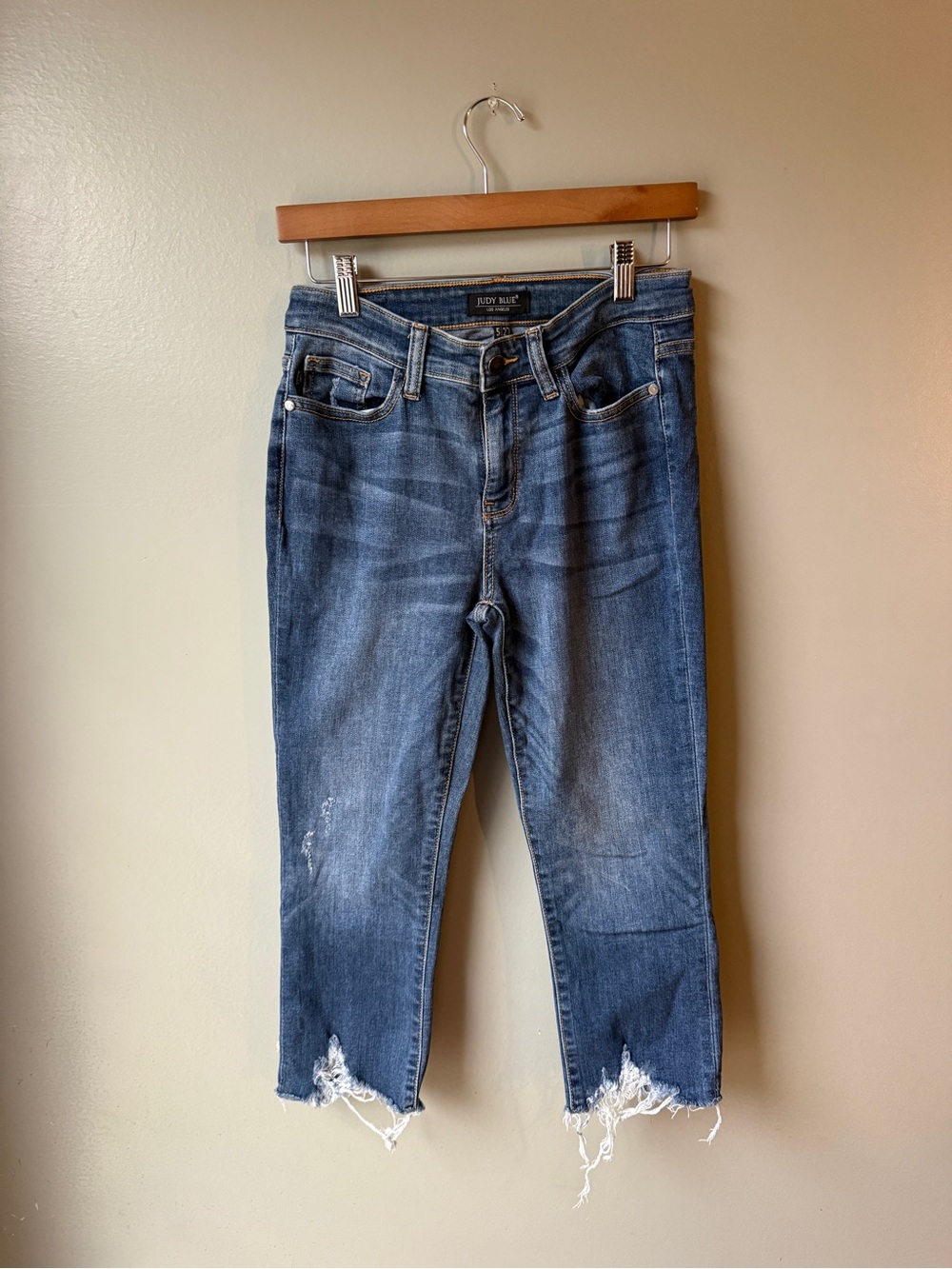 Judy Blue Distressed Raw Hem Cropped Jeans Size 5/27